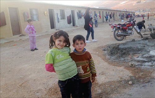 أيتام وأرامل القصير في حمص يحتمون بمخيم «أبناء الشهداء» في عرسال